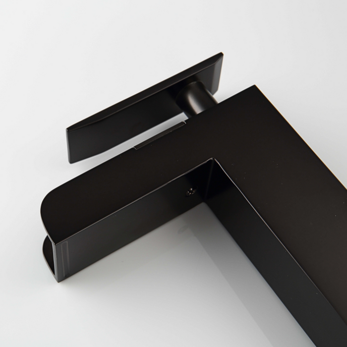 Oil-Rubbed Harwyn Black Faucet – Industrial Look, With Drain